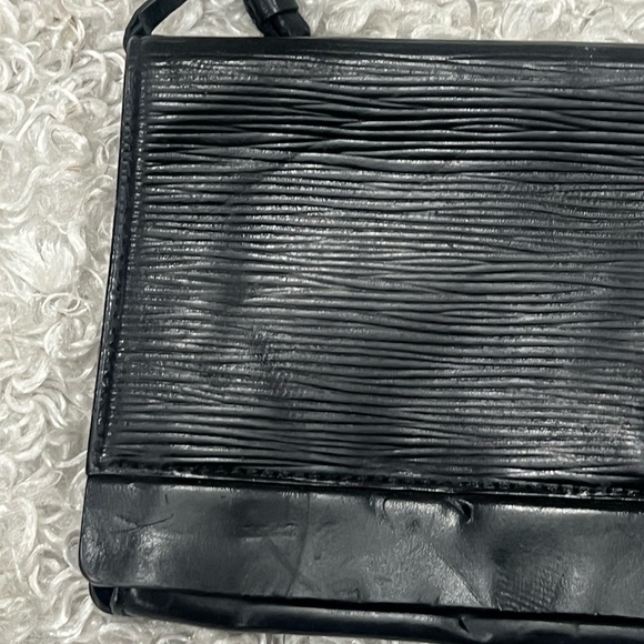 Louis Vuitton Honfleur Handbag Epi Leather - Picture 7 of 16